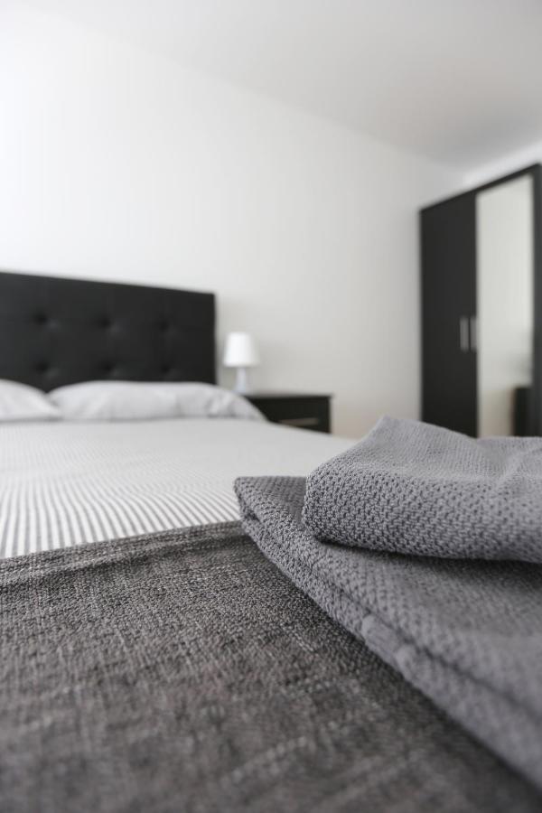 Radalco Apartments Hounslow Exteriör bild