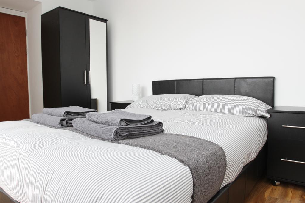 Radalco Apartments Hounslow Exteriör bild