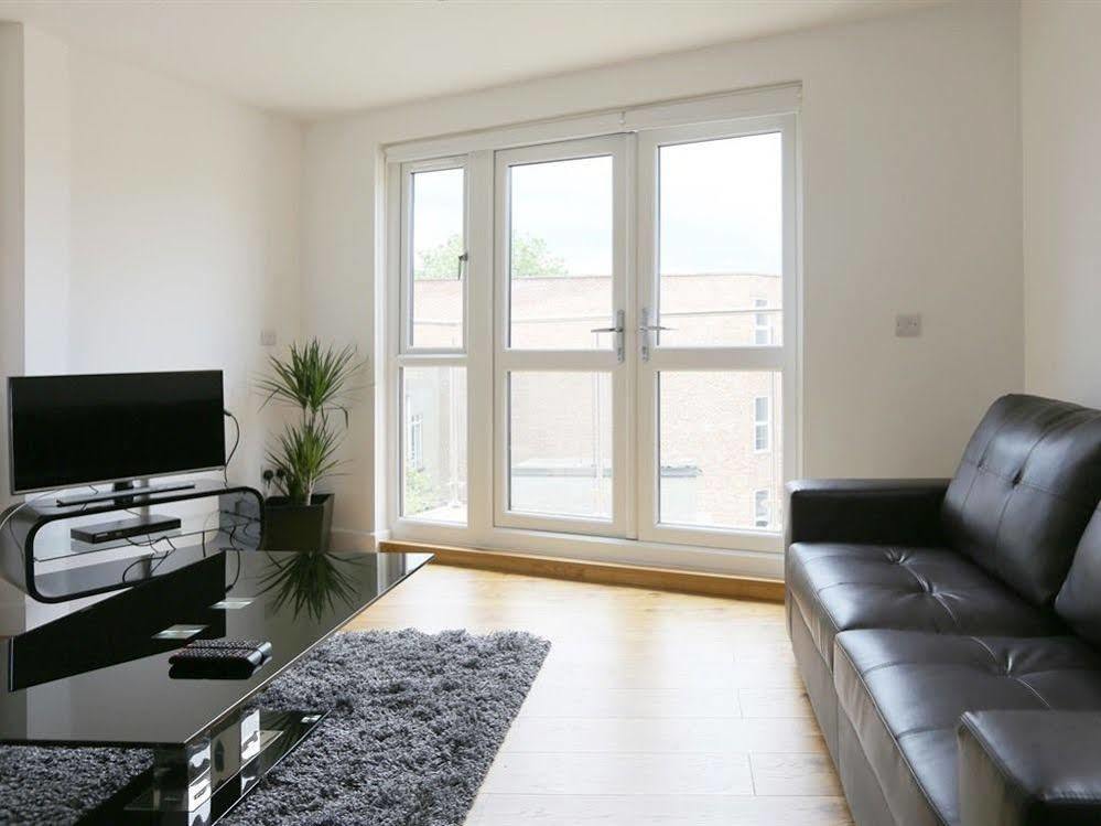 Radalco Apartments Hounslow Exteriör bild