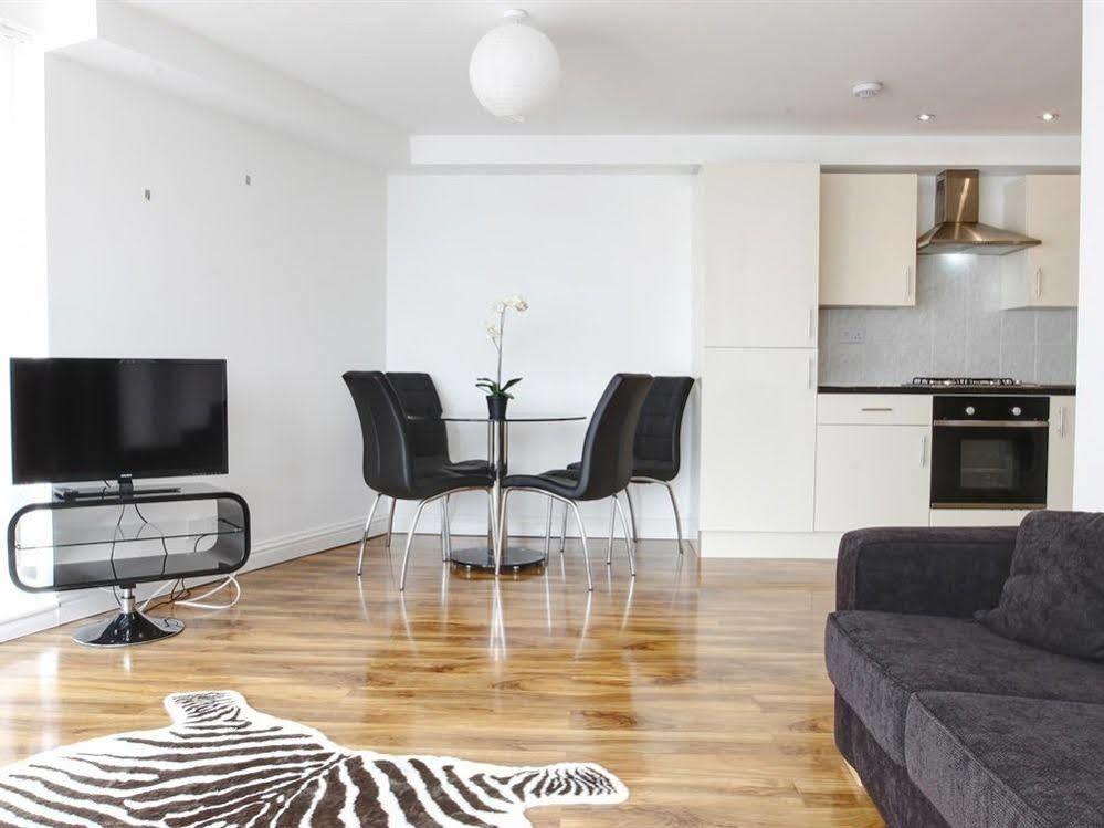 Radalco Apartments Hounslow Exteriör bild